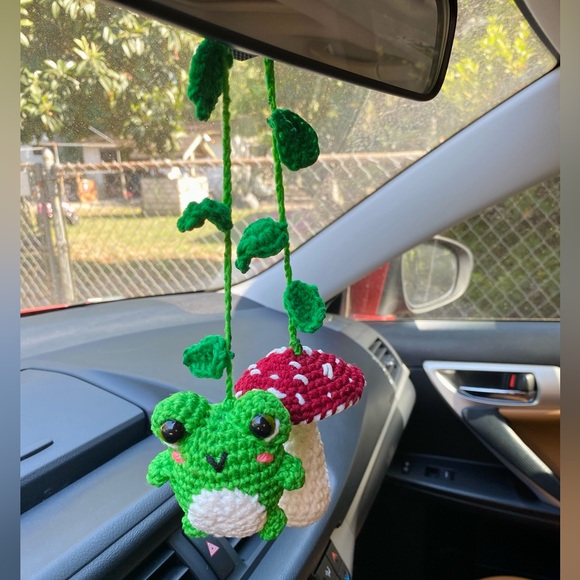 Crochet mushroom-frog mirror hanger for car - Picture 1 of 2